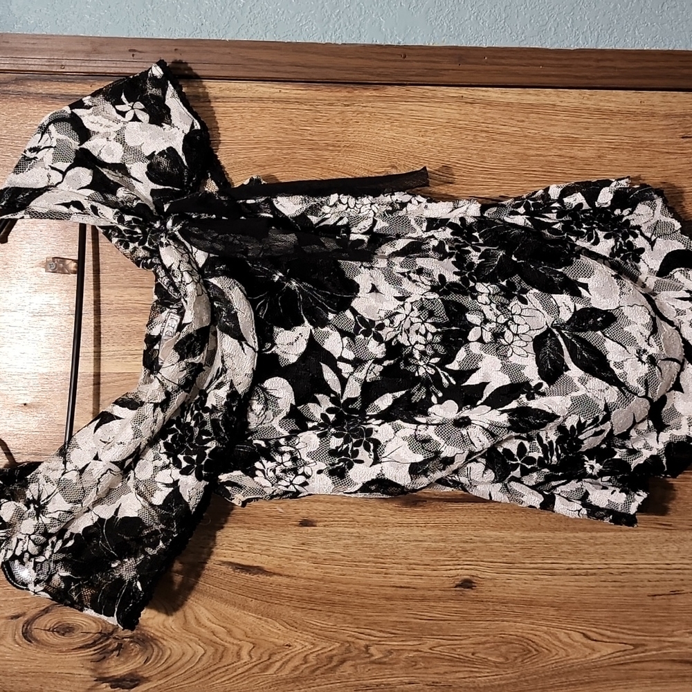Beautiful dress top!!